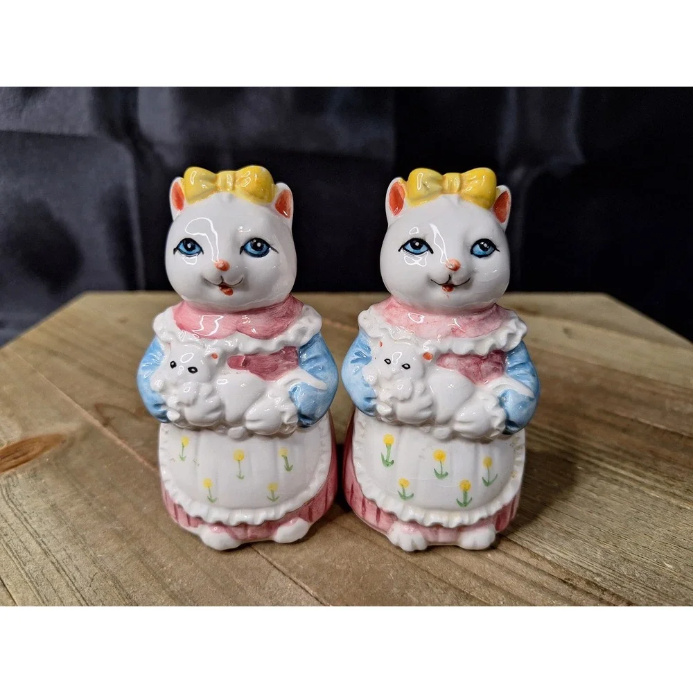 Vintage Anthropomorphic Cat Mother and Kitten Ceramic Salt and Pepper Shaker Set
